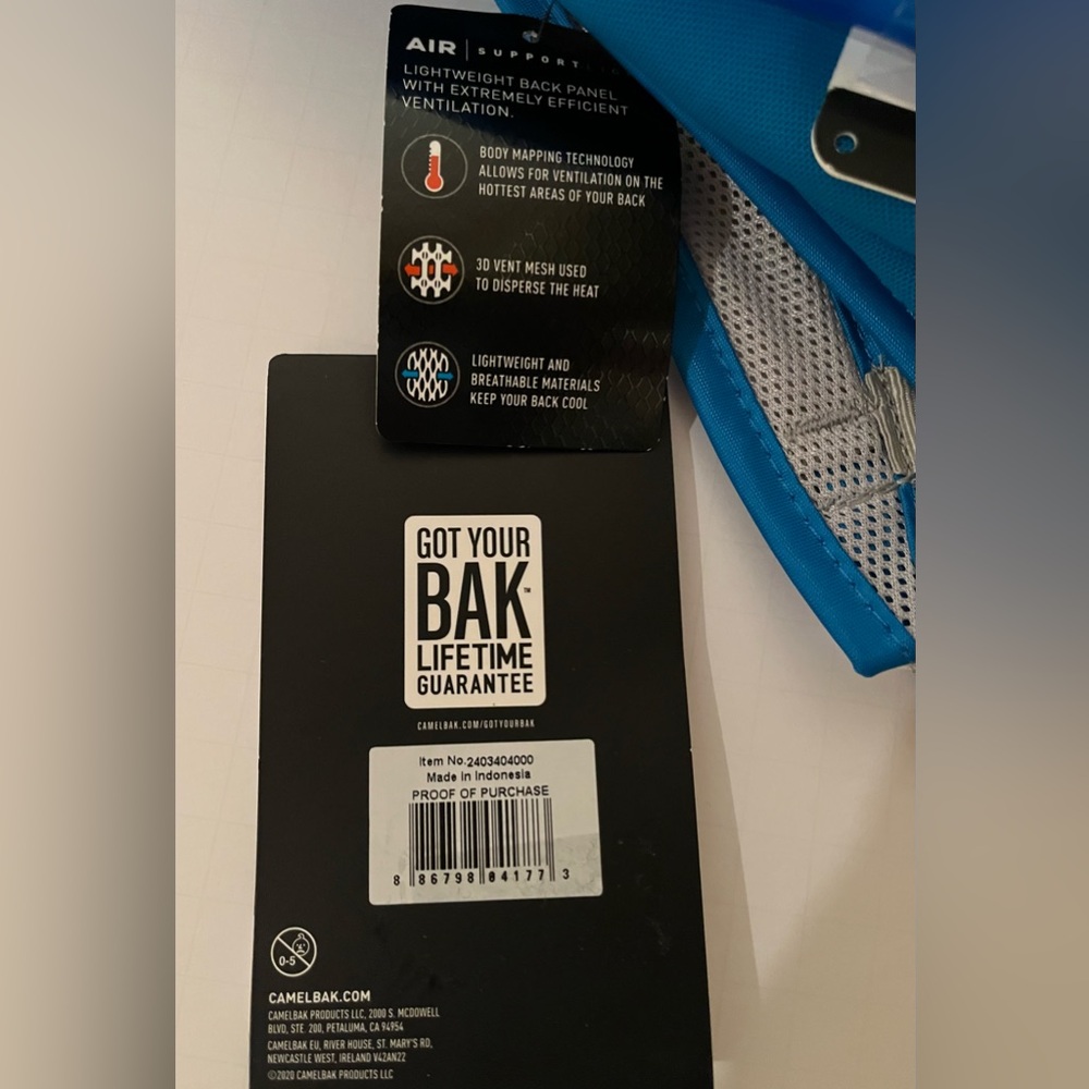 NWT - CAMELBAK Rogue Light 70oz. Hydration Pack - Repurpose Silver - Blue - Picture 10 of 11